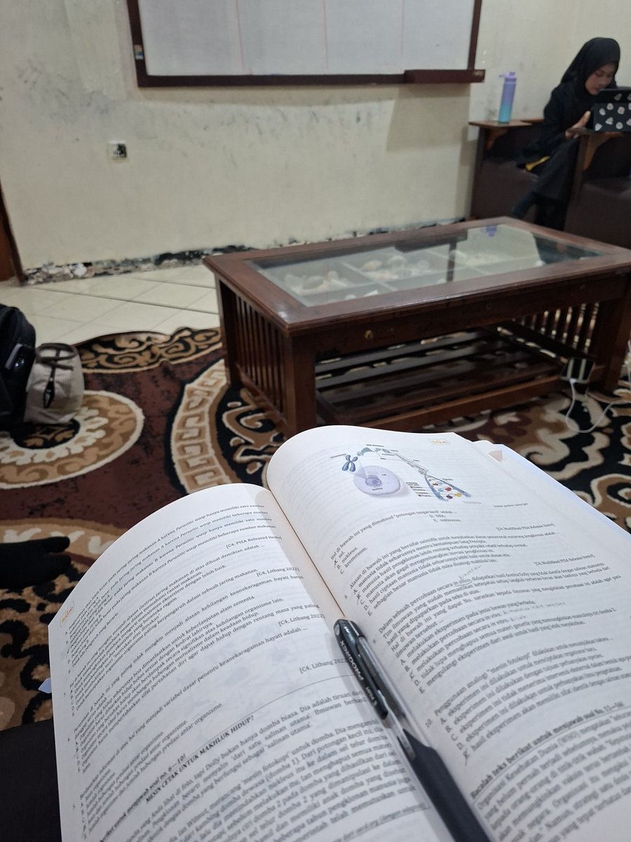 zkaay23's tweet photo. bisa ga tunda dulu belajar UTBK nya😭😭😭, TKA AJA MASIH KURENGGGGGGG https://t.co/ysFO1ntTQs