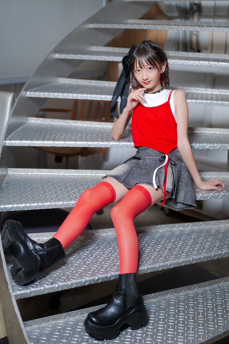 _s_a_tone_'s tweet photo. On the stairs

みずいろさん　( @mizuiro_dance )

#みずいろ　#スプラウト学園
#ポートレート写真 https://t.co/OobVCvXyDd