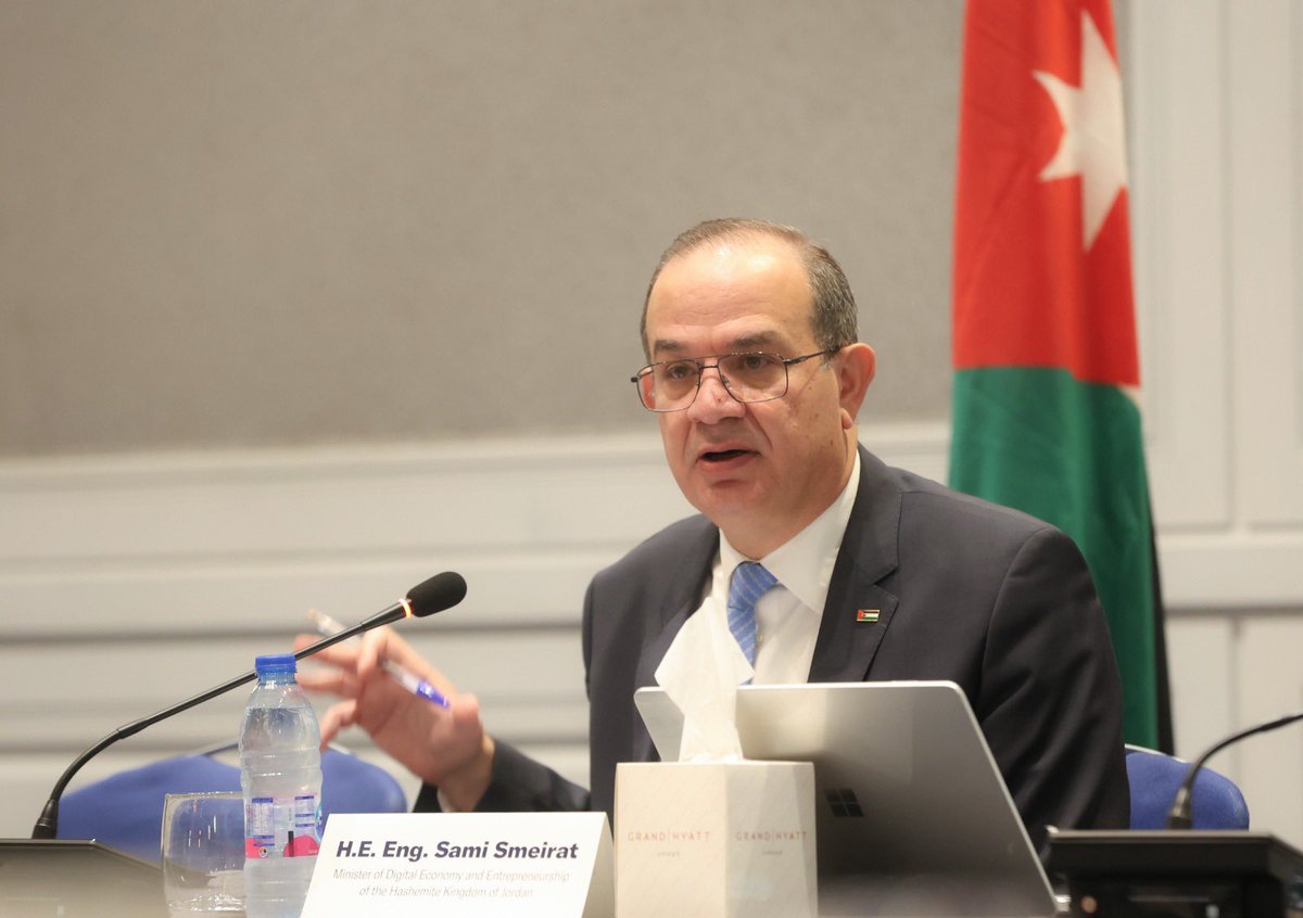 SamiSmeirat's tweet photo. التقيت وفد الأعمال الأمريكي التابع  لغرفة التجارة الأمريكية، في واشنطن يضم ممثلين عن 38 شركة أمريكية، لبحث فرص التعاون والاستثمار في قطاع التكنولوجيا والاقتصاد الرقمي.

استعرضنا مسيرة الأردن في التحول الرقمي، ومقومات المملكة كوجهة للاستثمار، وفرص الشراكة مع الشركات العالمية، بما يعزز نمو قطاع التكنولوجيا ويدعم خلق فرص جديدة للكفاءات الأردنية.

#الاقتصاد_الرقمي #الأردن #الاستثمار #التكنولوجيا 
#Jordan