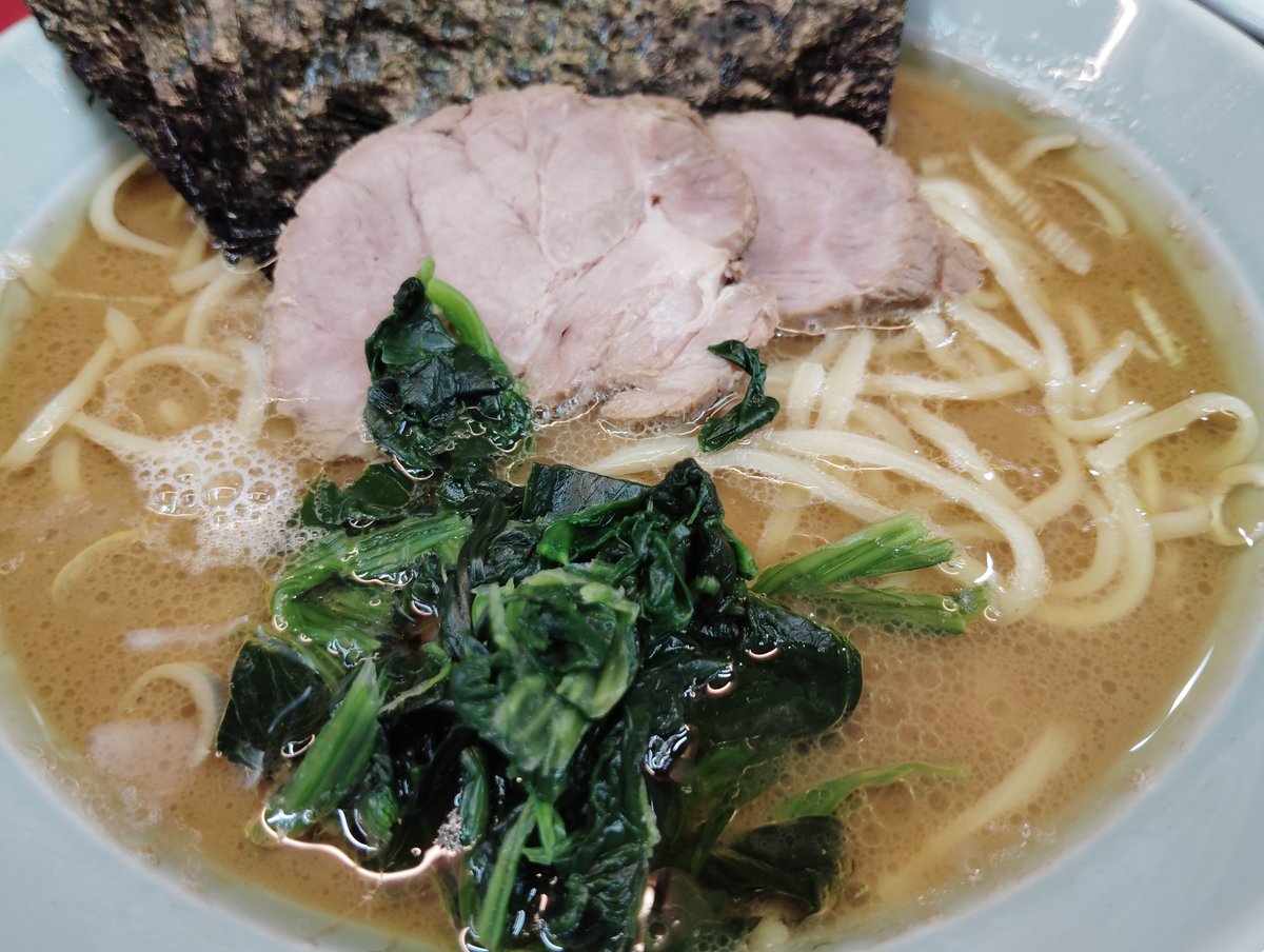 sakirim0's tweet photo. らーめん 武蔵家 大宮店 ＠大宮
らーめん (中) のり トッピング を頂きました。
前を通ると常に行列。中々タイミングが合いませんでしたが、ようやく空いている所に遭遇。気持ち川口店よりマイルド���美味しい事には変わりませんんがｗ
#ラーメン #ラーメン大好き #ラーメン好きな人と繋がりたい https://t.co/QhvrCsYkhd