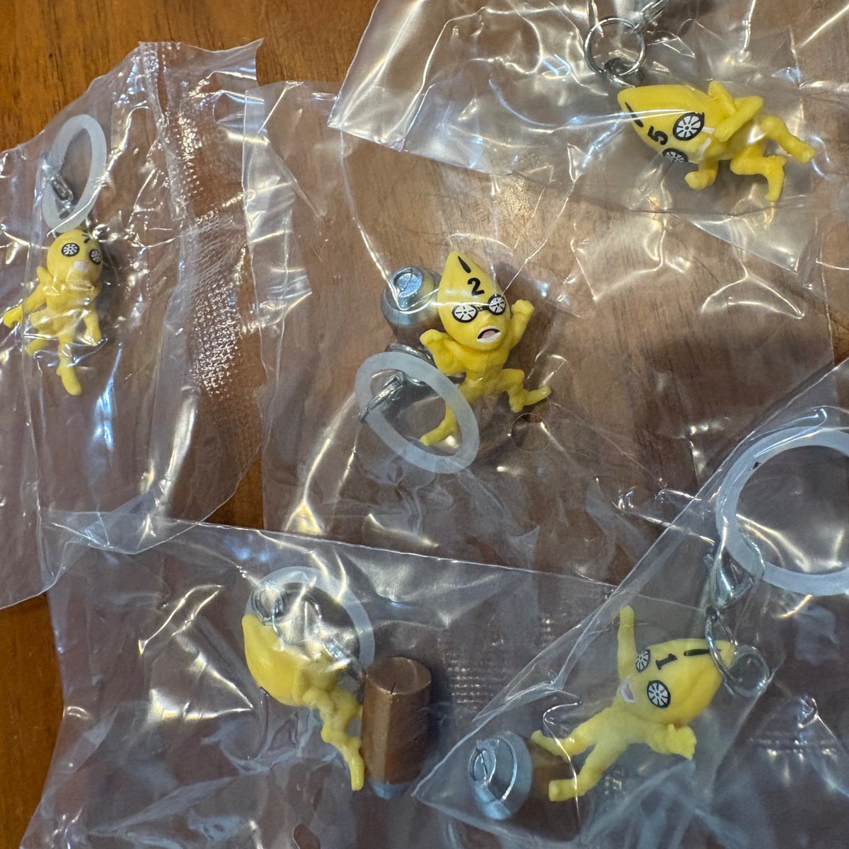 noji1208's tweet photo. 入荷をききつけてピストルズをガチャガチャしてきた！
6回引いて5人揃ったのは運が良かった。中身見てNo.6がないのはわかったから引き上げ。そのあとすぐ売り切れていた。 https://t.co/Qv6hyIMHAv