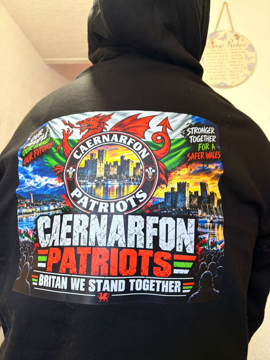 WELSHBOYwp's tweet photo. What do you reckon people of north wales, TOGETHER STRONGER ❤️ 
@PatriotNetworkx https://t.co/bGQJtqaekD
