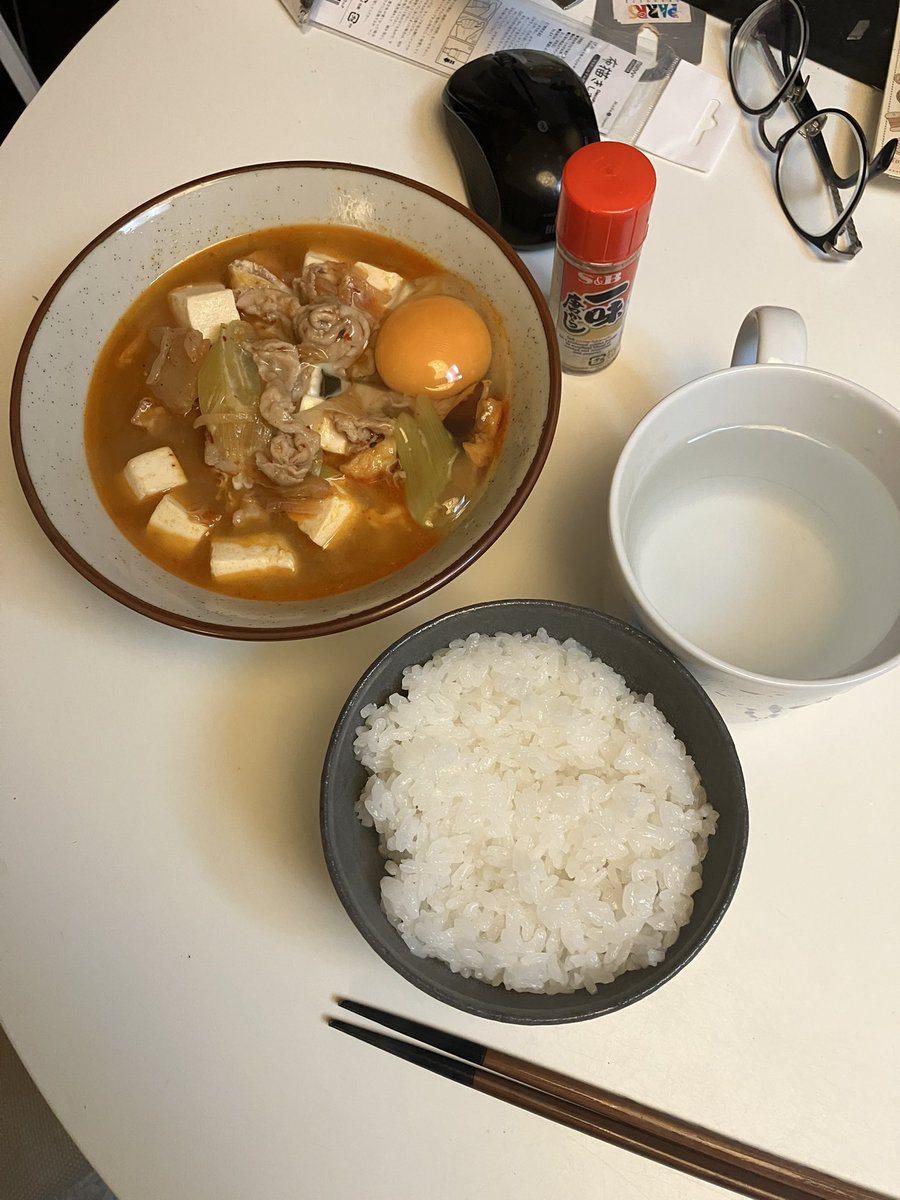 JAVJAVJAV5's tweet photo. キムチ鍋を食べた。栄養満点。
素晴らしい1日に感謝、感謝、感謝マジックや。 https://t.co/bECmZiXIP6