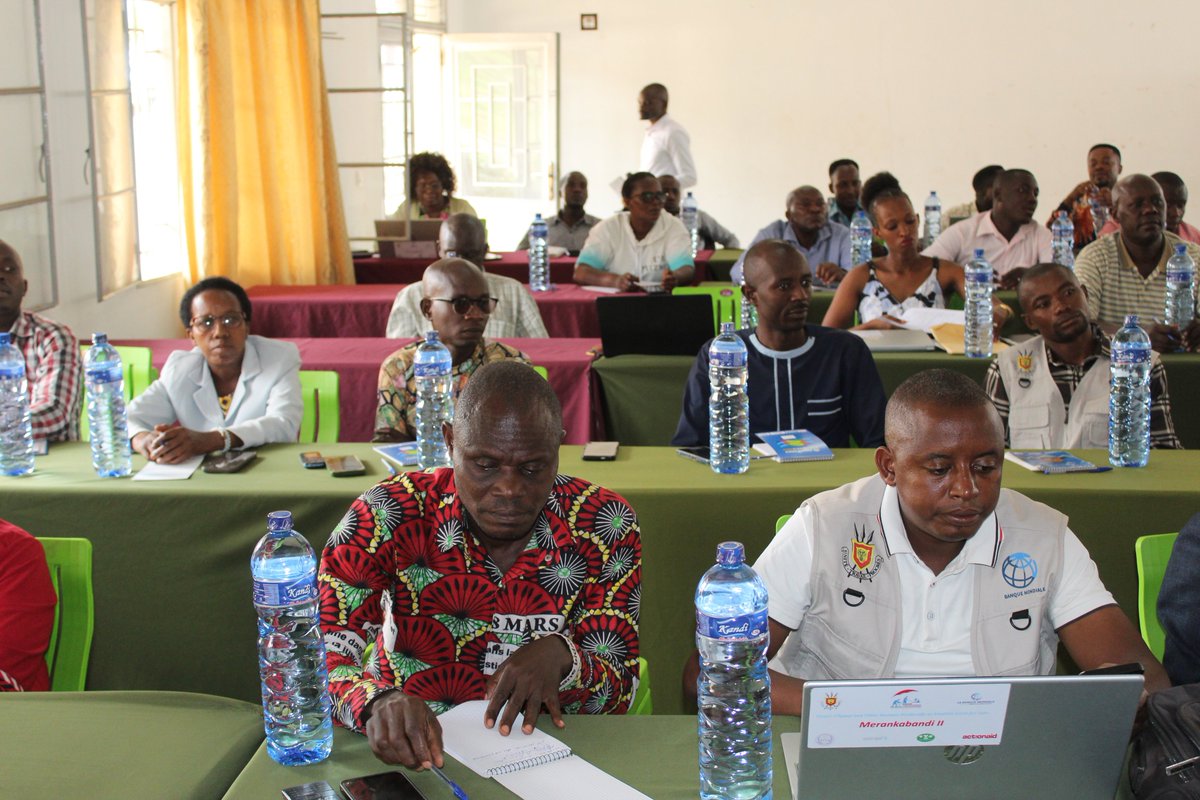 Merankabandi2's tweet photo. @ActionAid @fvs @RcbifUrunani @WorldRelief @Gitega Ledit atelier est organisé ds le cadre des mésures d'accompagnt du @Merankabandi2 pr le dévpt du capital humain et regroupe le personnel (UGP/Groupement) et certains des services de la Protection des droits de l'enfant, tous des secteurs #Muyinga, #Cankuzo, #Mairie et #Cibitoke https://t.co/9TUXWEsq6X