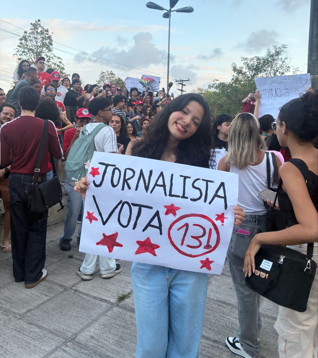 llesyeuxdelu's tweet photo. jornalista vota 13! https://t.co/qt4efjKD24