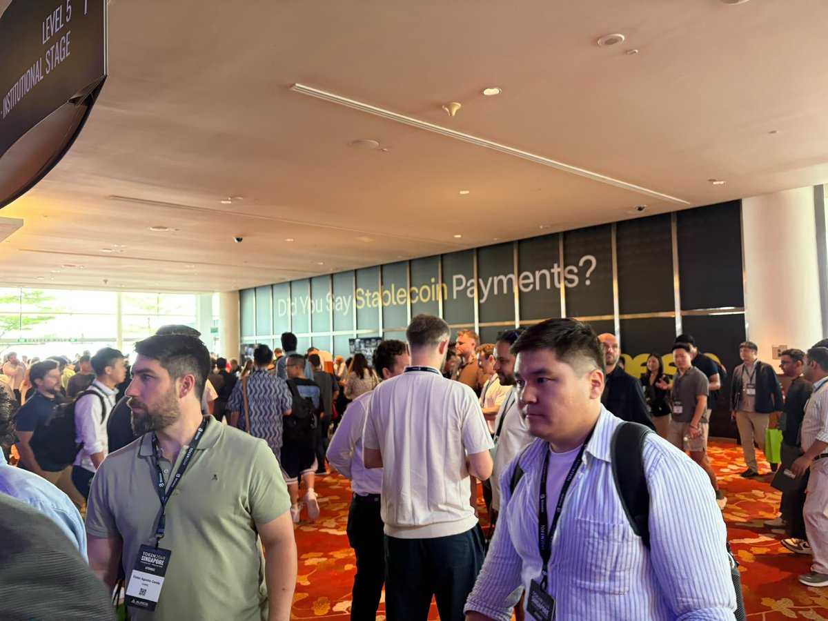 BiGODToken's tweet photo. BIGOD IS AT TOKEN2049!

We’re bringing BIGOD to TOKEN2049 today and celebrating with our community!

🎁 $500 BIGOD AIRDROP, $2 BIGOD per person
⏰ Open for 5 hours only

How to join:
1️⃣ Follow @BiGODToken
2️⃣ Repost this post
3️⃣ Tag 1 friend andDrop your BNB wallet address below 👇

Let’s make TOKEN2049 a golden one