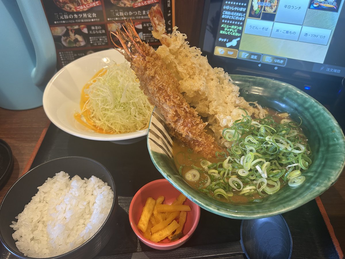 aoneco3_hrk's tweet photo. ボリュームヤバすぎた
カレーうどんに浸かったエビが熱すぎて口内大火傷ww https://t.co/gTMCTCjVCx