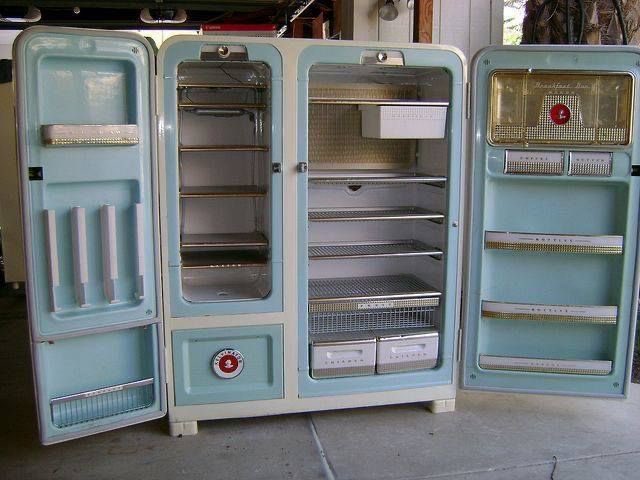 RoninRiderHkd's tweet photo. @RetroMoviesDB 1950s Kelvinator!! https://t.co/7lJgpXhzK9