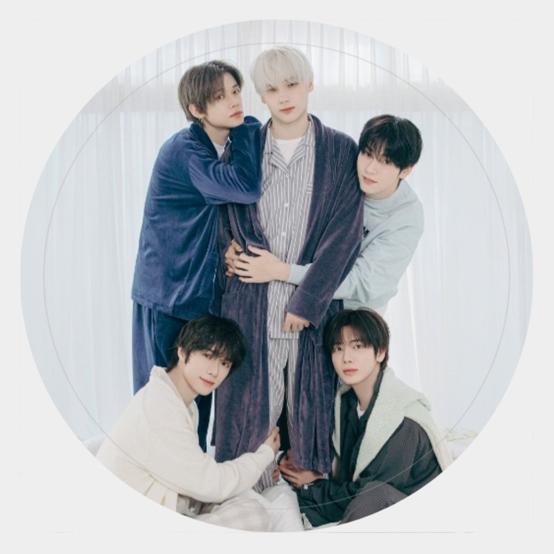 Sea_TXT_0526's tweet photo. <RT 이벤트>
아래의 나눔글을 rt해주신 분들 중 한분 추첨하여 
인증 후 아래의 물품을 보내드립니다. 
11/12(목) 당발예정 입니다!
인증 : 멤버십+스윈콘 콘서트 티켓
물품 : 키링 1종+증사 5종+도무송 2종🫶
배송방법 : 반값택배 or 우체국 준등기 중 선택
#투바투 #스윈콘 #rt https://t.co/laU4qrWSBB