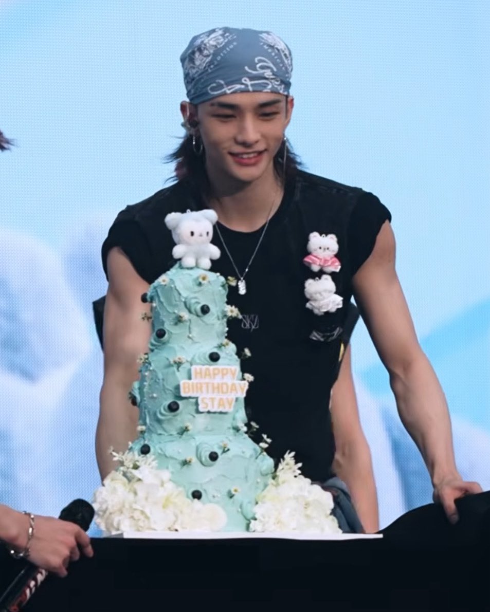 revehwangs's tweet photo. hyunjin forever our lovestay boy 😭 https://t.co/qgmGGAKJnL