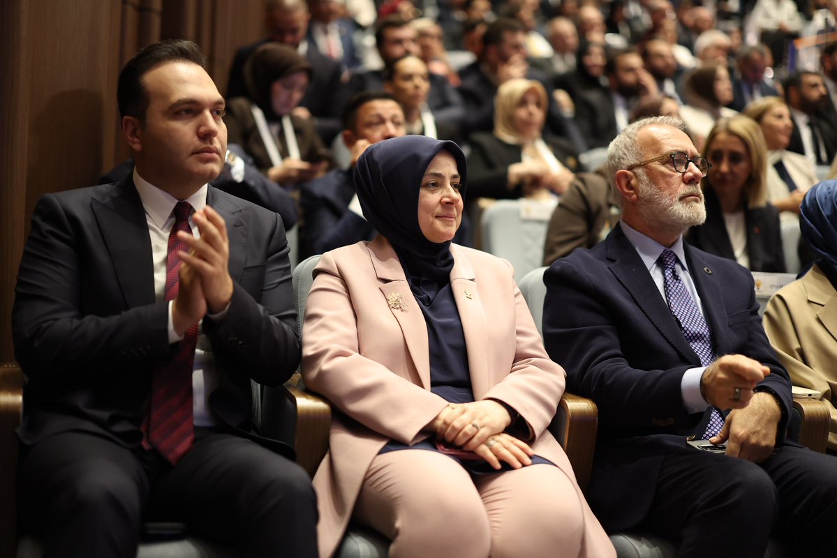 avyusufibis's tweet photo. 📍AK Parti Genel Merkezi 

AK Parti Milletvekilleri ile Yasama Yılı Açılış Toplantısı’nda Genel Başkanımız ve Cumhurbaşkanımız Sayın @RTErdogan’ı dinledik.

AK Parti ailemize katılan İzmir Büyükşehir Belediye Başkanımız Sayın @drcemiltugay’a hoş geldiniz diyor, hayırlı olmasını diliyorum.

Yolumuza tertemiz, yenilenmiş ve tazelenmiş bir şekilde; daha güçlü ve daha kararlı devam edeceğiz.

Yeni yasama yılımız ülkemize ve milletimize hayırlı olsun.