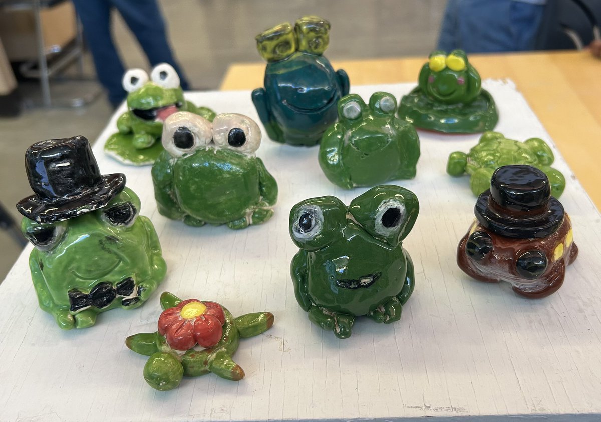 chstoads's tweet photo. Food, Frogs or Animal Miniature sculptures by Art 3D sculpture class.
#toadpride https://t.co/i7BAKzI5l4