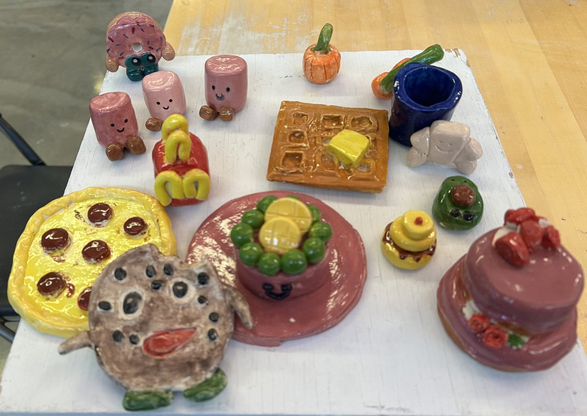 chstoads's tweet photo. Food, Frogs or Animal Miniature sculptures by Art 3D sculpture class.
#toadpride https://t.co/i7BAKzI5l4