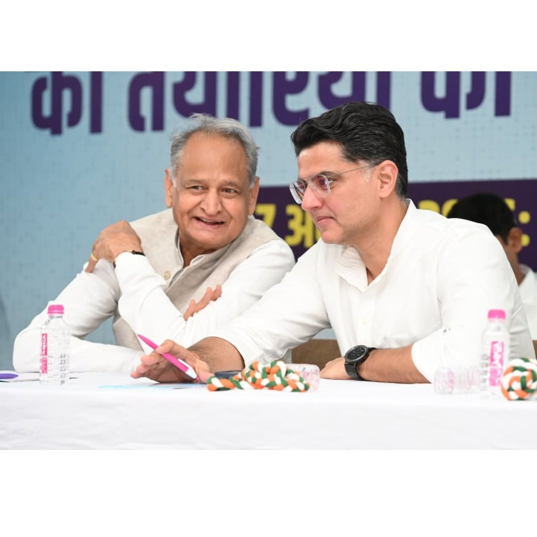 ashokgehlot51's tweet photo. आज जयपुर स्थित प्रदेश कांग्रेस मुख्यालय में ���िला अध्यक्षों, प्रभारियों एवं सह-प्रभारियों की बैठक में भाग लिया।

पंचायतीराज चुनाव को लेकर गांव-गांव में भाजपा सरकार के खिलाफ गहरी नाराजगी है। नगरीय निकाय चुनाव में जिस तरह सत्ता का दुरुपयोग हुआ, उसे गांवों की जनता ने भी देखा है और अब वह भाजपा को इसका जवाब देगी।

राजस्थान में कांग्रेस पूरी तरह एकजुट है। प्रदेश स्तर पर सभी वरिष्ठ नेता मिलकर काम कर रहे हैं। अब सभी जिला अध्यक्ष एकजुटता का यही संदेश लेकर अपने-अपने जिलों में जाएं, हर नेता-कार्यकर्ता को साथ लेकर चलें और पूरी ताकत से कांग्रेस की जीत सुनिश���चित करें।

गांव की चौपाल से भाजपा के खिलाफ उठ रही नाराजगी अब मतपेटी तक पहुंचेगी, और संगठन की ताकत व जनता के भरोसे के साथ पंचायतीराज चुनाव में कांग्रेस का परचम लहराएगा।