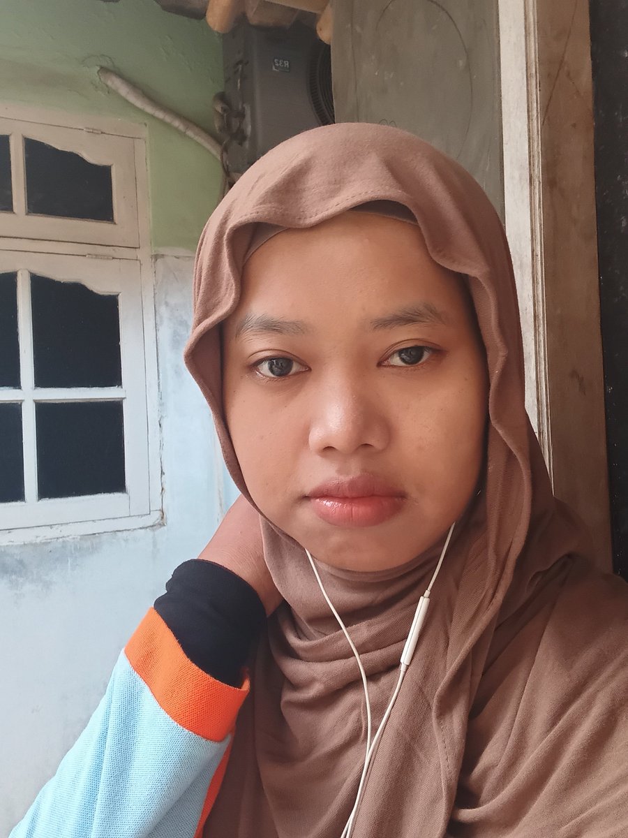 youtifulreads_'s tweet photo. Cara lipstik gak kena gigi, please? 🥲🤧 https://t.co/LZVIrqXUa2