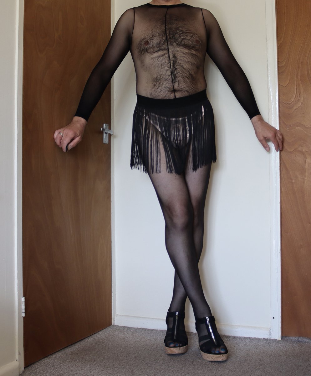 MartinNylonik's tweet photo. Slipped into the sheer mesh, fringe skirt and wedges again — this one always feels like me. Hope you like it as much as I do 😛
#crossdresser #crossdressing #fringe #tights https://t.co/9qZ2fwUOcz