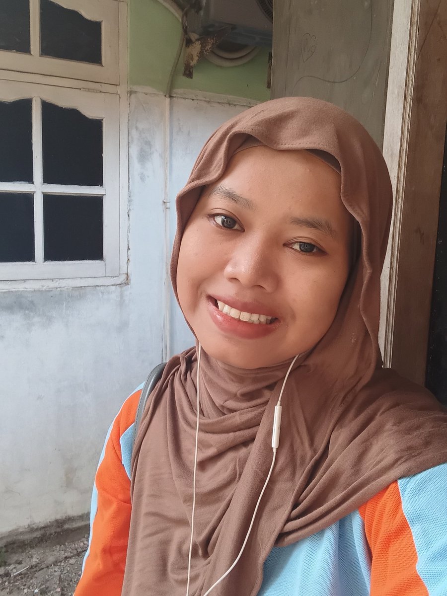 youtifulreads_'s tweet photo. Cara lipstik gak kena gigi, please? 🥲🤧 https://t.co/LZVIrqXUa2