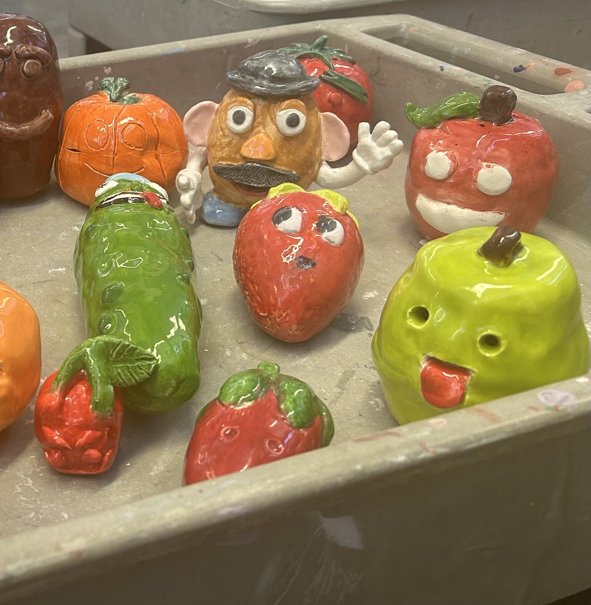 chstoads's tweet photo. Enclosed form:
fruit or veggie rattle by ceramic 1 classes.
#toadpride https://t.co/sOVvMSgFs4