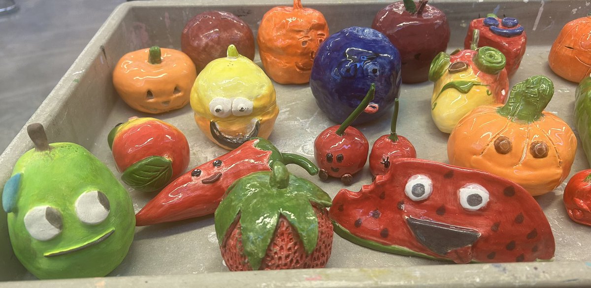 chstoads's tweet photo. Enclosed form:
fruit or veggie rattle by ceramic 1 classes.
#toadpride https://t.co/sOVvMSgFs4