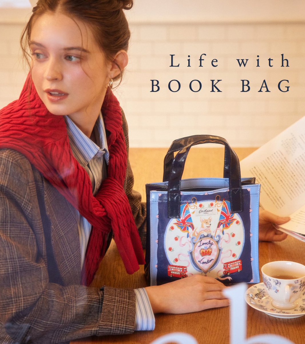 CathKidstonJPN's tweet photo. 読書の秋のお供に、
Cath Kidstonのブックバッグで
お出かけしませんか？📚

1995年の誕生以来愛され続ける
「BOOK BAG」の特設ページがオープン✨🍂

こちらをチェック▼
https://t.co/ObpY2MKZI7

一冊の本を選ぶようなワクワク感で
お気に入りのプリントを探してみてください☕️ https://t.co/dyKHMmr0Fr