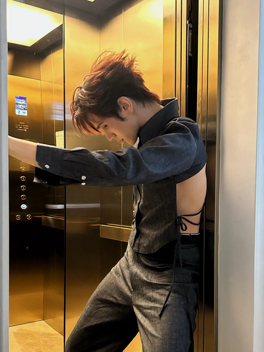 wwh_15's tweet photo. เสื้ออะไรอ่ะเห้ยยยย 

#phoomcww https://t.co/NqerEzjdFu