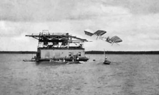 AFHF's tweet photo. 1902: Samuel P. Langley’s full-sized, 48-foot wingspan Aerodrome is launched unsuccessfully by catapult built on a houseboat in the Potomac River. (Image, PD) https://t.co/gLdqkhvScb