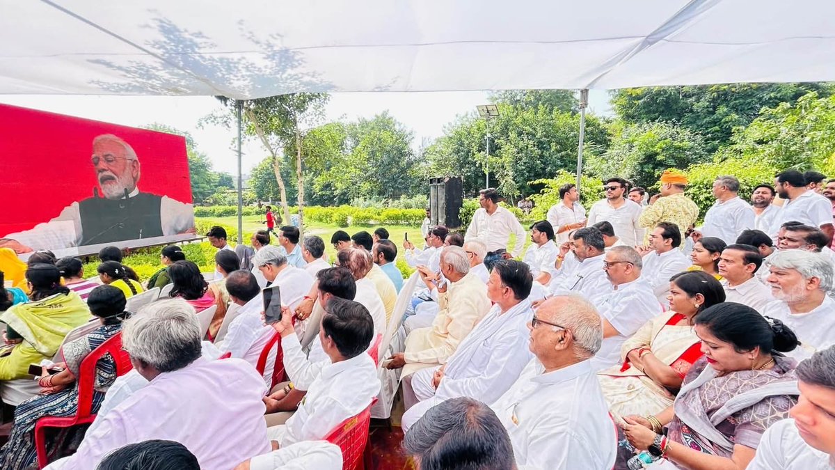 ManishAsija7's tweet photo. आज फिरोजाबाद में आयोजित ‘सेवा ज्योति यात्रा’ कार्यक्रम में सम्मिलित होकर प्रधानमंत्री श्री Narendra Modi जी के सार्वजनिक जीवन के 25 वर्ष #25YearsOfSeva पूर्ण होने पर उनका प्रेरणादायी उद्बोधन सुना। https://t.co/AJi43RIaRp