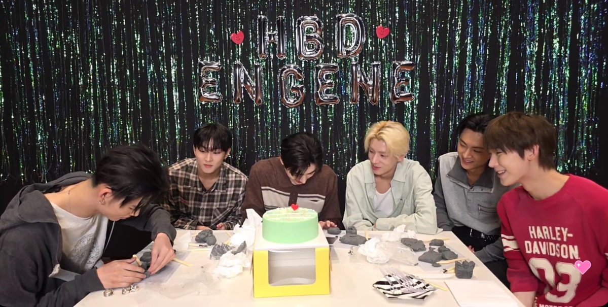 shjayine's tweet photo. THE WAY 😭 ABANGs 😭 MERHATIIN DEDE 😭 PAS NGEBENTUK CLAY 😭 SANGAT AMAT 😭 PENUH CINTA DAN KASIH SAYANG 😭

THAT'S THEIR FOREVER AEGI 😭 DD NYA ABANGs 😭 https://t.co/LEAkUhoE4k