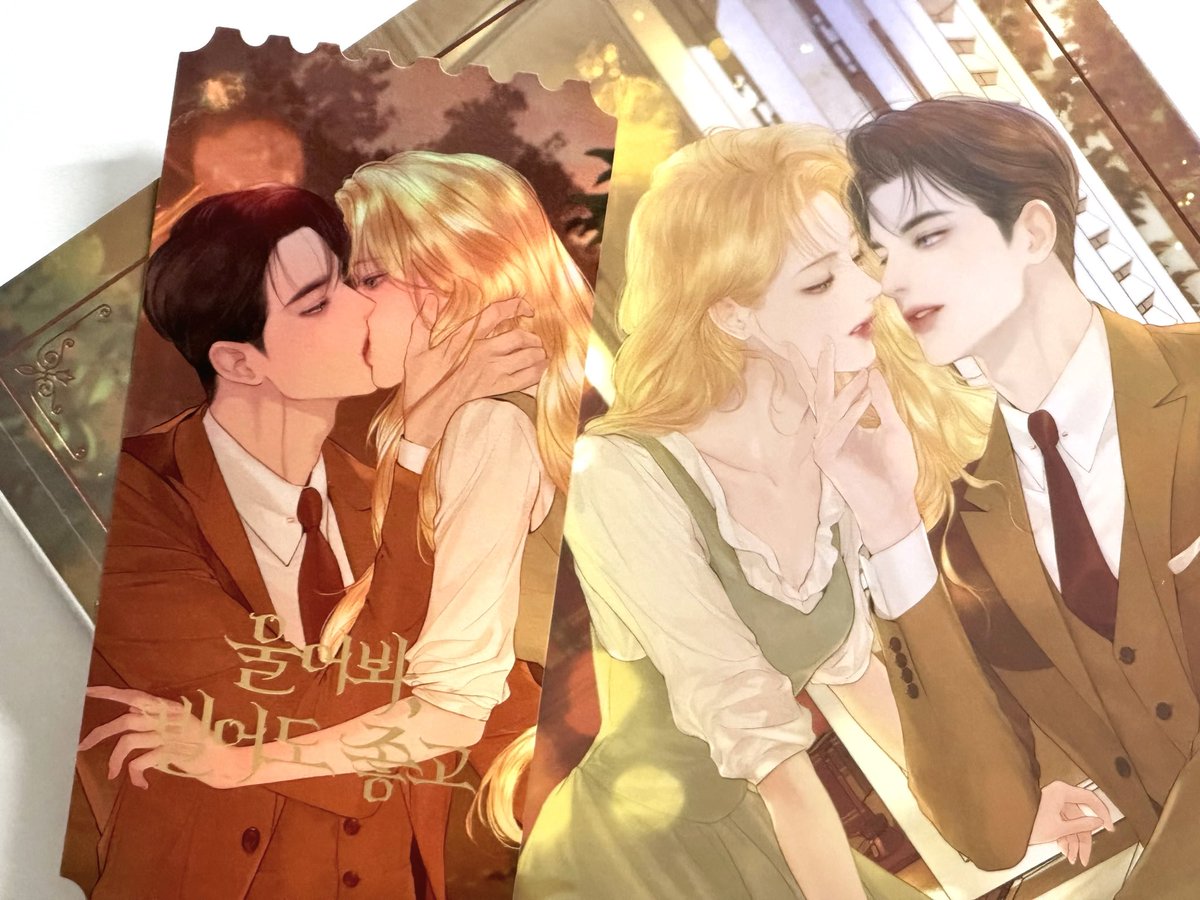 22_rou1's tweet photo. 흐하 울빌 위시 일러 나왔어요 ~ ~ ♥ ! !

한 권밖에 못 사서 걱정했는데 너무 행복하다 ㅠ.ㅠ
금박이 진짜 영롱함 . . ✨💗 https://t.co/EUBDUHt3oi