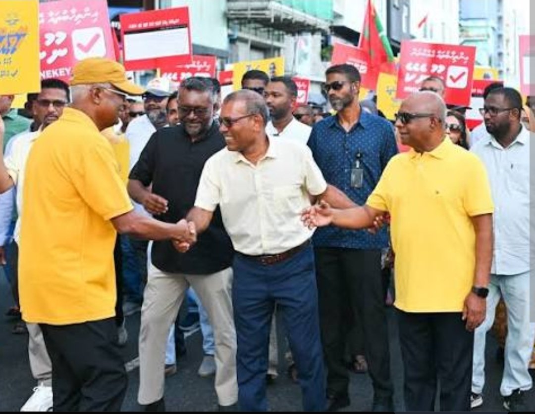 Mohamedfaisalv's tweet photo. ދިވެހިރާއްޖެއަށް ބޭނުންވަނީ ހަމައެކަނި ބަދަލެއް ނޫނެވެ؛ ރައްޔިތު މީހާއަށް ސީދާ އޭގެ ފައިދާ ކުރާނެ ހަގީގީ ބަދަލެކެވެ. މިއީ ވަކި ފަރުދަކަށް ލިބޭ ކުރިއެރުމަކަށް ވުރެ، މުޅި މުޖުތަމަޢަށް އަންނަންޖެހޭ ބަދަލެކެވެ. އޮނަރަބަލް ޢަބްދުﷲ ޝާހިދުގެ ވިސްނުންފުޅަކީ ރަށްރަށަށް ބާރުތައް ދޫކޮށްލައި، ރަށުގެ ތަރައްޤީގެ ހުންގާނު ކައުންސިލްތަކާ ހަވާލުކުރުމެވެ. މި ތަސައްވުރު ހަގީގަތަކަށް ހެއްދެވުމަށްޓަކައި ޕްރައިމަރީގައި ޢަބްދުﷲ ޝާހިދަށް ވޯޓު ދެއްވާ! @abdulla_shahid 

ފައިލްޕޮޓޯ