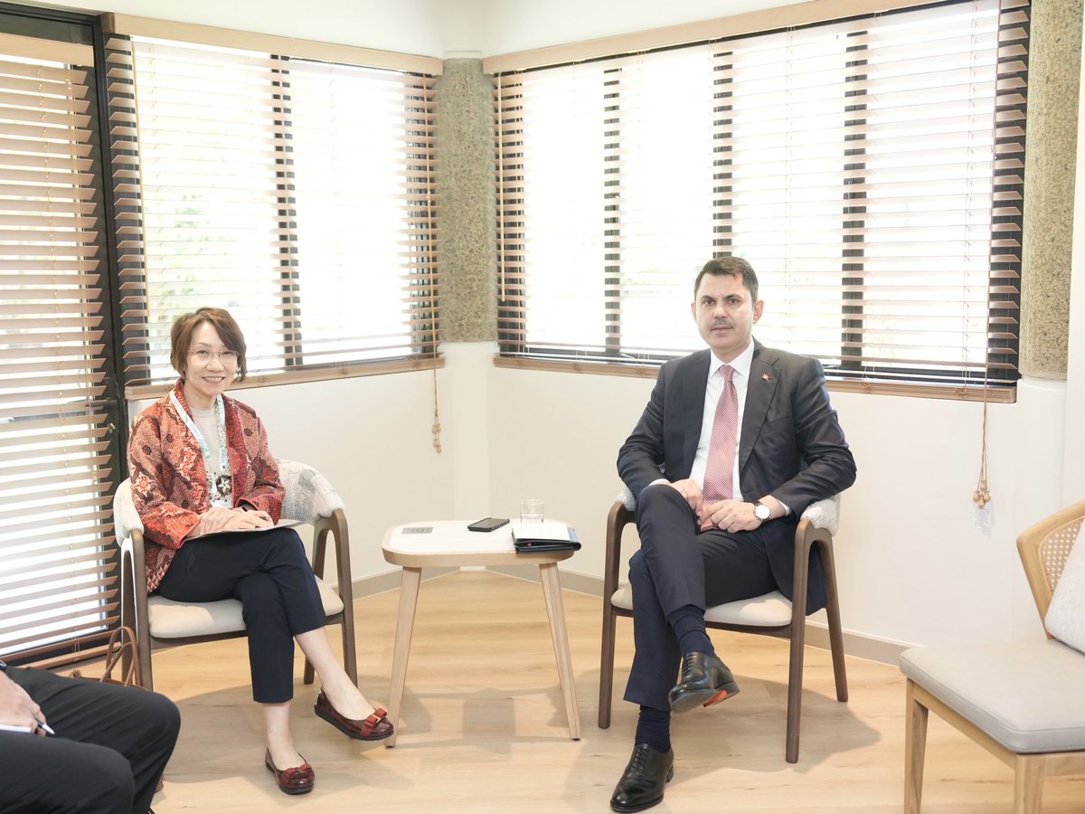 murat_kurum's tweet photo. Singapur Sürdürülebilirlik ve Çevre Bakanı Sayın Grace Fu Hai Yien ile bir araya geldik.

Sürdürülebilir şehirlerin güçlendirilmesi, iklim değişikliğine karşı dirençlilik ve iklim eyleminde ortak çalışma alanlarımıza dair konuları ele aldık.

COP31 kapsamında; bir ada şehir devleti olarak Singapur’un okyanuslar, kıyı şehirlerinin dirençliliği ve iklim finansmanı alanlarındaki tecrübe ve katkılarından faydalanmayı önemsiyoruz.

Ülkelerimiz arasındaki diyaloğu ve iş birliğini artırmaya devam edeceğiz.

📍Fiji