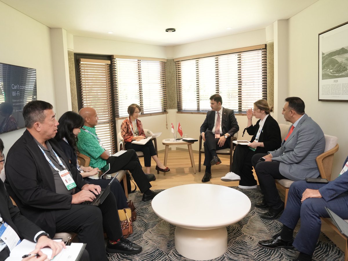 murat_kurum's tweet photo. Singapur Sürdürülebilirlik ve Çevre Bakanı Sayın Grace Fu Hai Yien ile bir araya geldik.

Sürdürülebilir şehirlerin güçlendirilmesi, iklim değişikliğine karşı dirençlilik ve iklim eyleminde ortak çalışma alanlarımıza dair konuları ele aldık.

COP31 kapsamında; bir ada şehir devleti olarak Singapur’un okyanuslar, kıyı şehirlerinin dirençliliği ve iklim finansmanı alanlarındaki tecrübe ve katkılarından faydalanmayı önemsiyoruz.

Ülkelerimiz arasındaki diyaloğu ve iş birliğini artırmaya devam edeceğiz.

📍Fiji