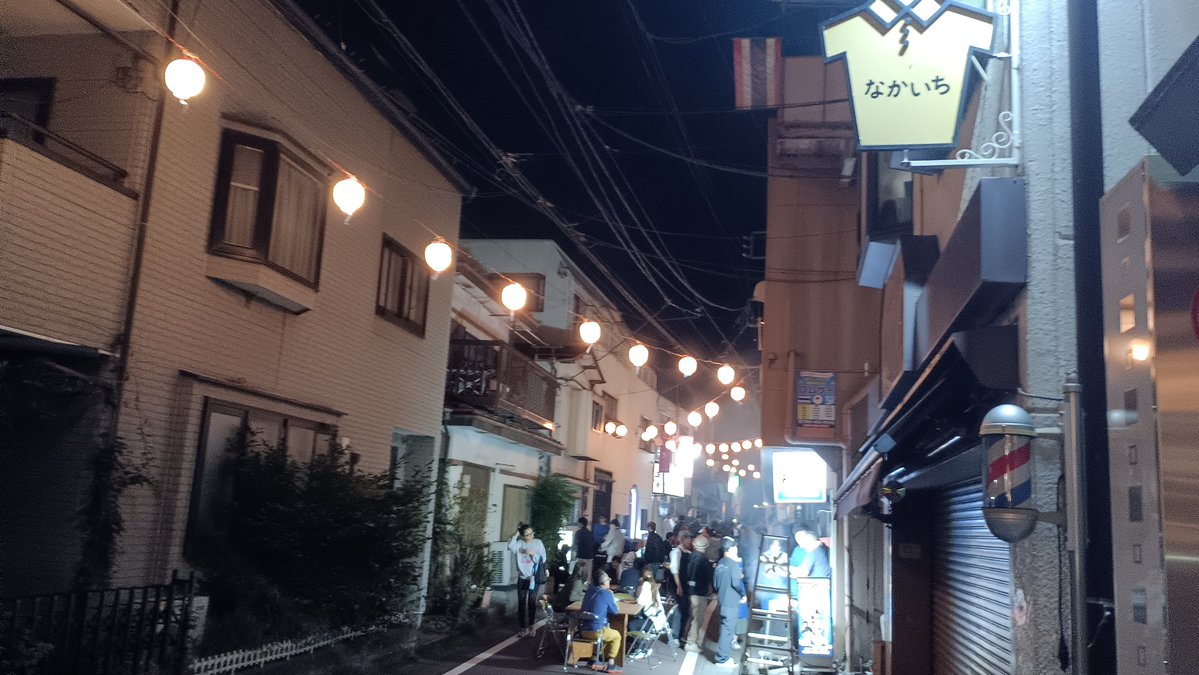 name_is_omg's tweet photo. ちょうど休みだったので、ぶいあにcafeさんにご挨拶がてら行ってきました☕🌙 https://t.co/jDB52wwhyu