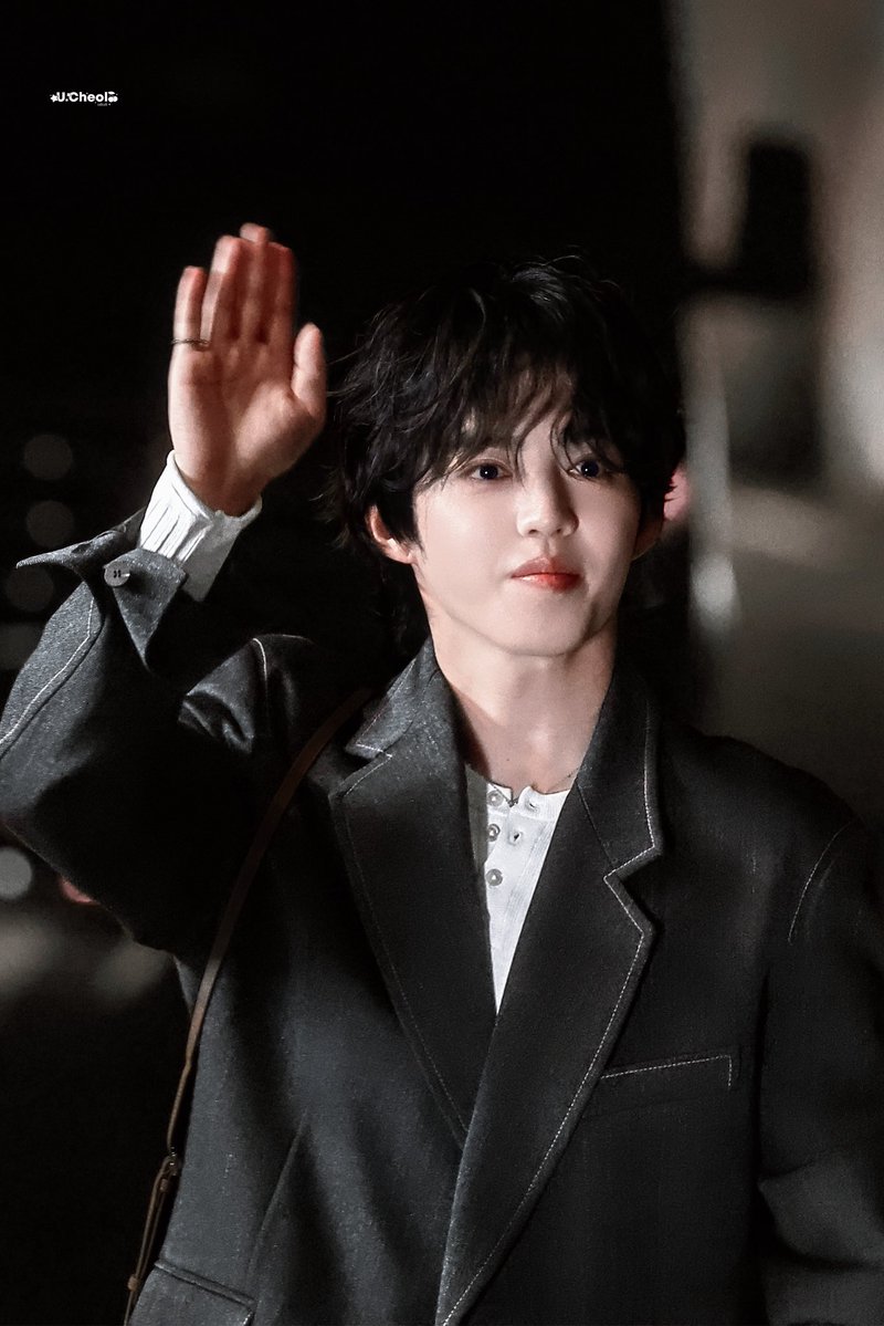 UUCheol_0808's tweet photo. 20261007 RIMOWA

왕자님👑

#에스쿱스 #SCOUPS  #エスクプス
#승철 #최승철 
#세븐틴 #SEVENTEEN
@pledis_17 https://t.co/G1BHcxTf4F
