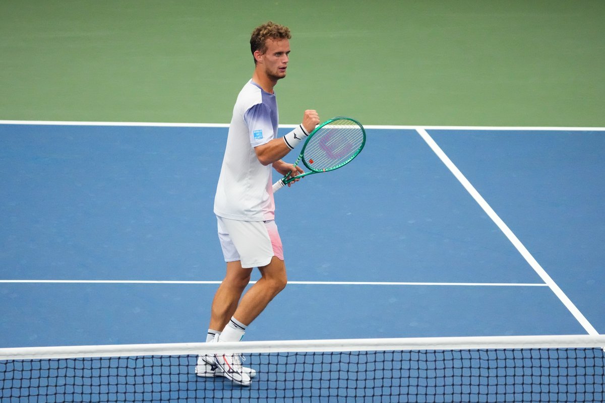 ParisRMC's tweet photo. Les #pronos tennis d'@ericsalliot :
🎾 #vanAssche bat #Bu en trois sets (4.40)
🎾 #Munar bat #Brooksby (1.56)
🎾 #Baez bat #Giron (1.72)
🎾 #Andreeva bat #Alexandrova (1.29)
▶️ Cote totale : 15.23
🎧 Paris annexes à retrouver ici ▶️ https://t.co/hJ8TZL57Wy https://t.co/aV2NRKJ3S7