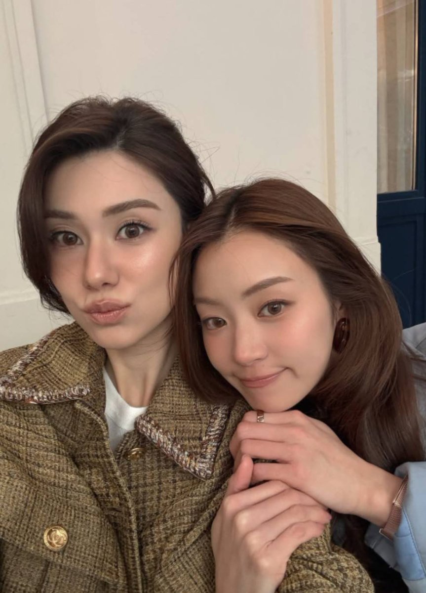 iamying2543's tweet photo. อ้อนขนาดนี้ ลลีหลงหมวยไหม ตอบที

#CHANELSS27xLenaMiu 
#LalinaLena #MiuNatsha
#CHANELSpringSummer 
#CHANEL #PFW https://t.co/nfLxHGcgHY
