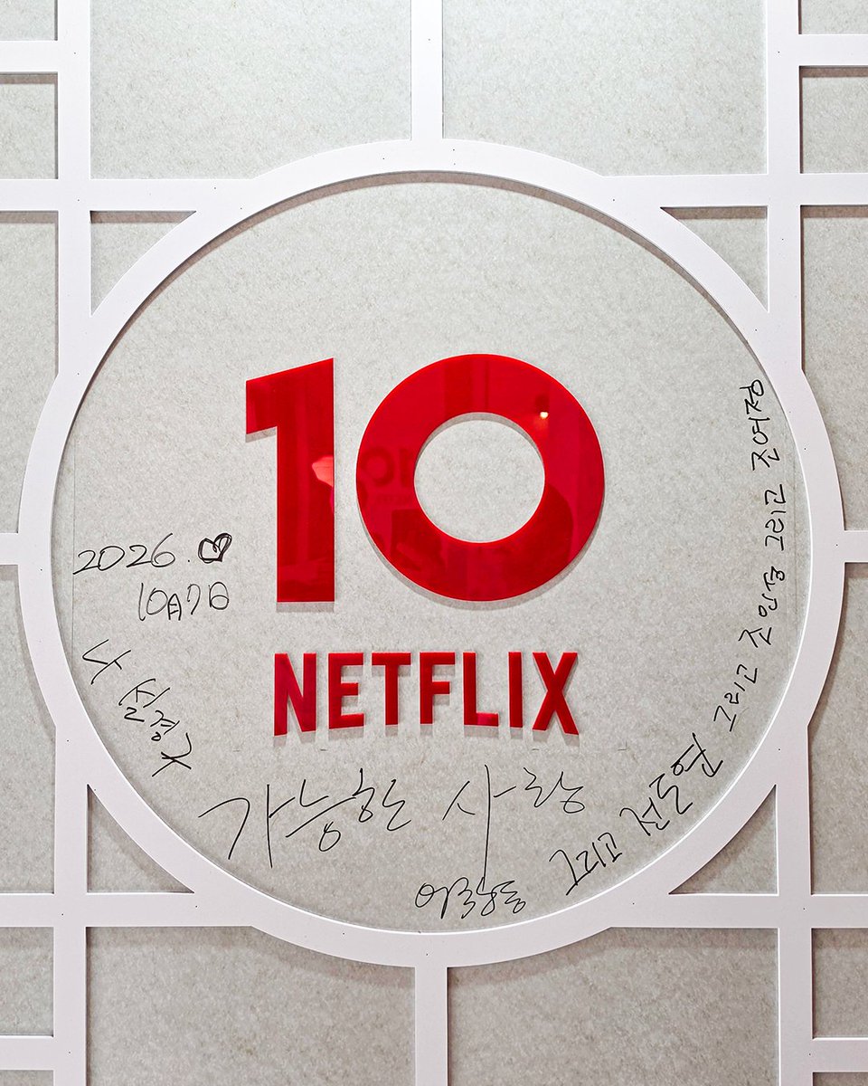 NetflixKR's tweet photo. 가능한 사랑 IN BUSAN 🎬

우리 팀 즐거운 모습 마음 좋아 🫂

다큐멘터리로 시작된 만남, 그리고 가까워질수록 선명해지는 서로 다른 삶과 숨은 욕망. <가능한 사랑> 11월 6일 넷플릭스에서.

#NetflixInBusan https://t.co/S9JartwPLP