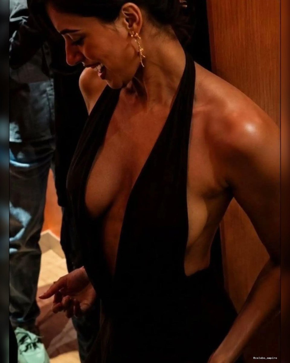 gaandfaadtits's tweet photo. FCUK SADDIE SINK OR SYDNEY SWEENEY, We have our own Disha Patani 🔥🔥🥵. https://t.co/5GCZJlBj6L