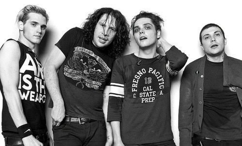 getupcwrdmp3's tweet photo. i really like this photoshoot they all look like wrung out wet kittens https://t.co/VlSnVBbRl7