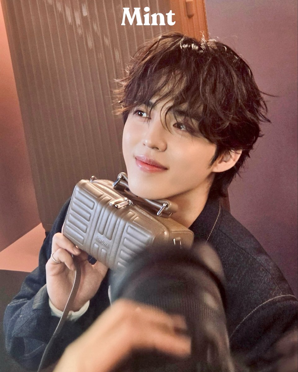 mintmag_th's tweet photo. หล่อทุกองศา! #MintReports สแนปภาพหนุ่ม #SCOUPS #SEVENTEEN ภายในงานเปิดตัว RIMOWA เฉดสีใหม่ RIMOWA Essential Umber & Ultramarine Collection ที่จัดขึ้นในวันนี้ ณ กรุงโซล ประเทศเกาหลีใต้ มาให้เหล่าแฟนๆ ชมกัน💚

SCOUPS AT THE RIMOWA EVENT 
#에스쿱스와_함께하는_리모와 
#SCOUPSxRIMOWA
#RIMOWA 
#RIMOWAEssential
#RIMOWAColours
#MintMagTH