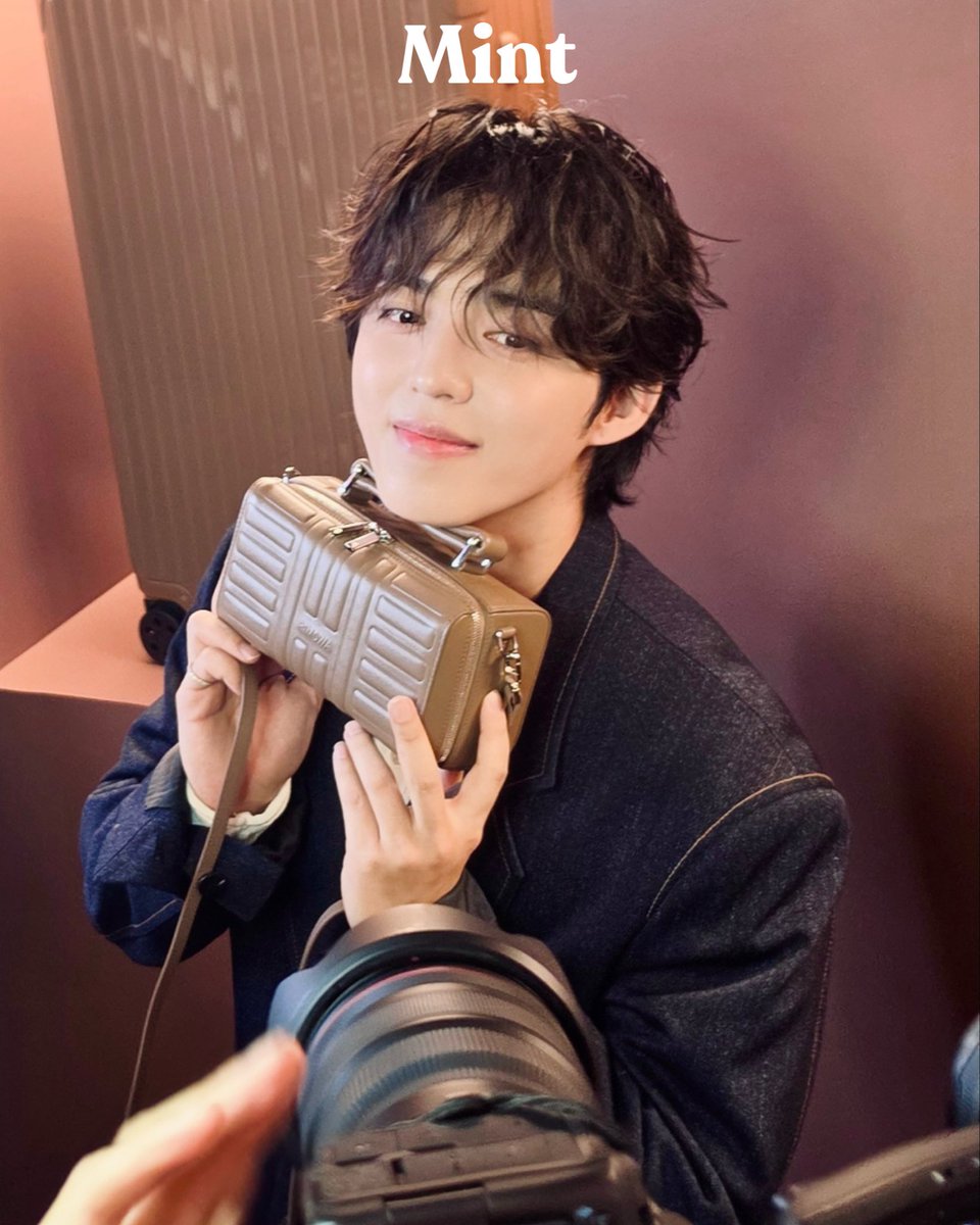 mintmag_th's tweet photo. หล่อทุกองศา! #MintReports สแนปภาพหนุ่ม #SCOUPS #SEVENTEEN ภายในงานเปิดตัว RIMOWA เฉดสีใหม่ RIMOWA Essential Umber & Ultramarine Collection ที่จัดขึ้นในวันนี้ ณ กรุงโซล ประเทศเกาหลีใต้ มาให้เหล่าแฟนๆ ชมกัน💚

SCOUPS AT THE RIMOWA EVENT 
#에스쿱스와_함께하는_리모와 
#SCOUPSxRIMOWA
#RIMOWA 
#RIMOWAEssential
#RIMOWAColours
#MintMagTH