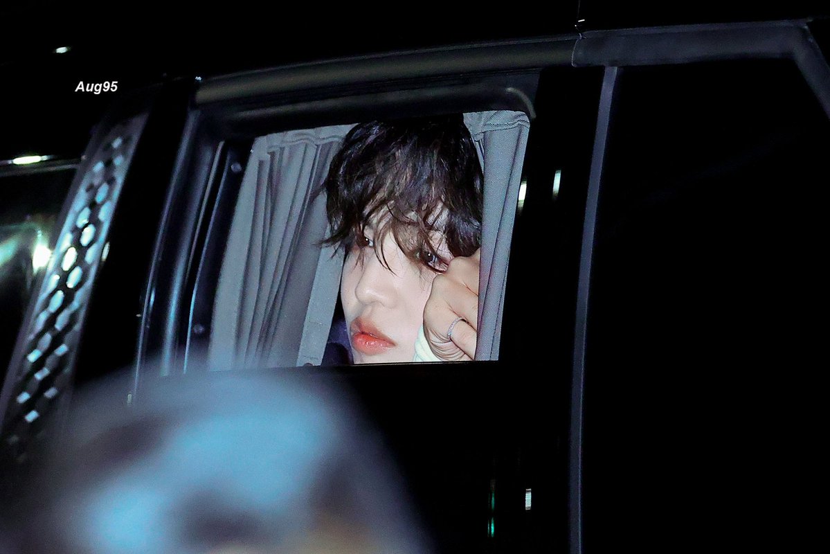 19950808_aug's tweet photo. 261007 RIMOWA

퇴근~~ 말랑말랑 ☁️

#세븐틴 #SEVENTEEN #최승철 #승철 #에스쿱스

@pledis_17 https://t.co/fRPJYd22fP