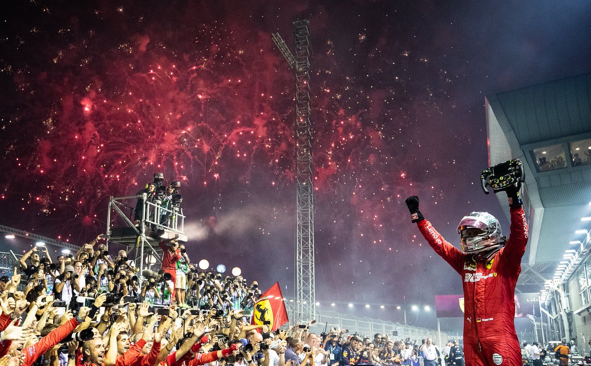 F1's tweet photo. Simply iconic Singapore 🇸🇬✨

#F1 #SingaporeGP https://t.co/DeljeolkRt