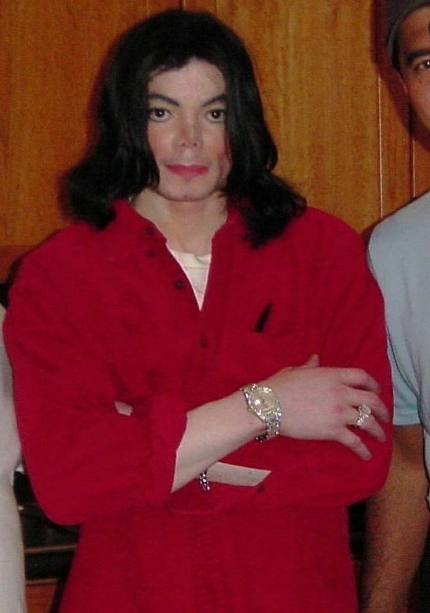 retromjs's tweet photo. guys wtf is this photo real or?? bc i have never in my 27 years of life seen MJ iced out with the jewellery like this https://t.co/PHQBgLmBtu