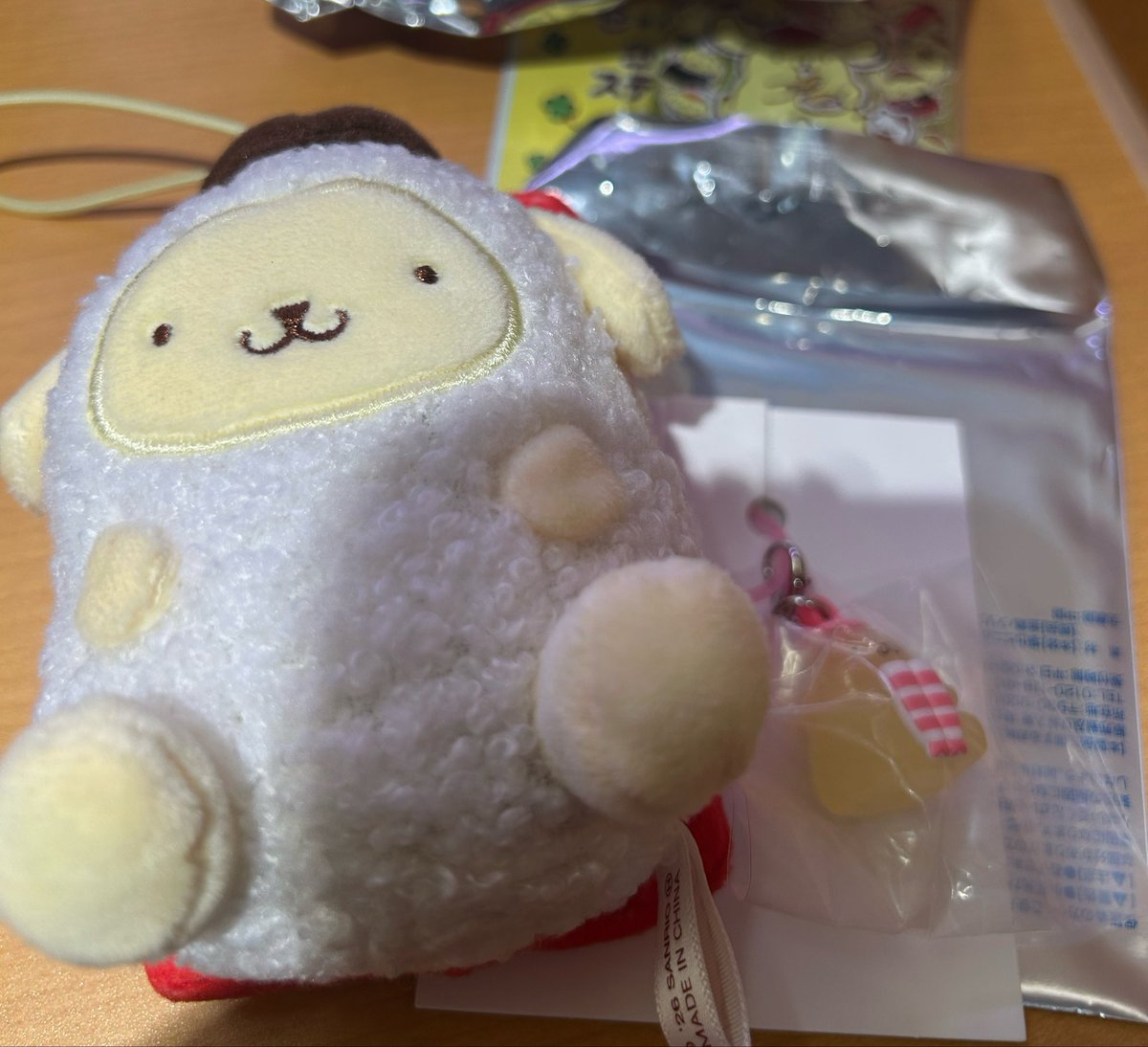 Miranda12714's tweet photo. スシロー行ってきた！お昼前で40組待ちー！
マスコットはやめようと思っていたけど、近くの席のお姉さんが注文してたのがかわいくて１個だけ！マグロかいくらがいいな！と思っていたらマグロきて歓喜🐟 https://t.co/ou6ppXwpO1