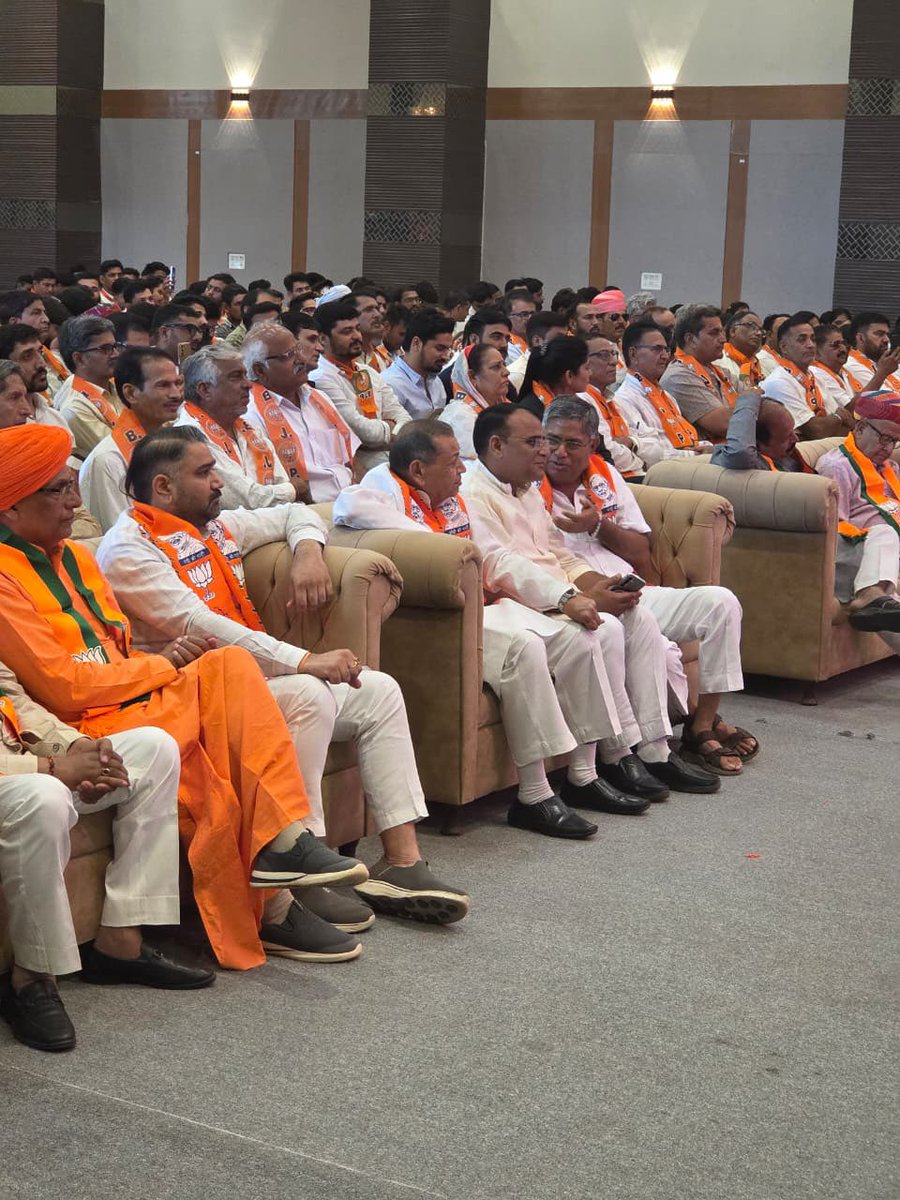 GordhanVermaBJP's tweet photo. देश के यशस्वी प्रधानमंत्री श्री नरेंद्र मोदी जी के राजनीतिक जीवन के 25 वर्ष पूर्ण होने के उपलक्ष्य में सीकर स्थित लोहिया रिसॉर्ट में आयोजित कार्यक्रम में शामिल हुआ। इस अवसर पर माननीय प्रधानमंत्री जी का लाइव उद्बोधन सुनने का अवसर मिला। https://t.co/HaTcBBKfPx