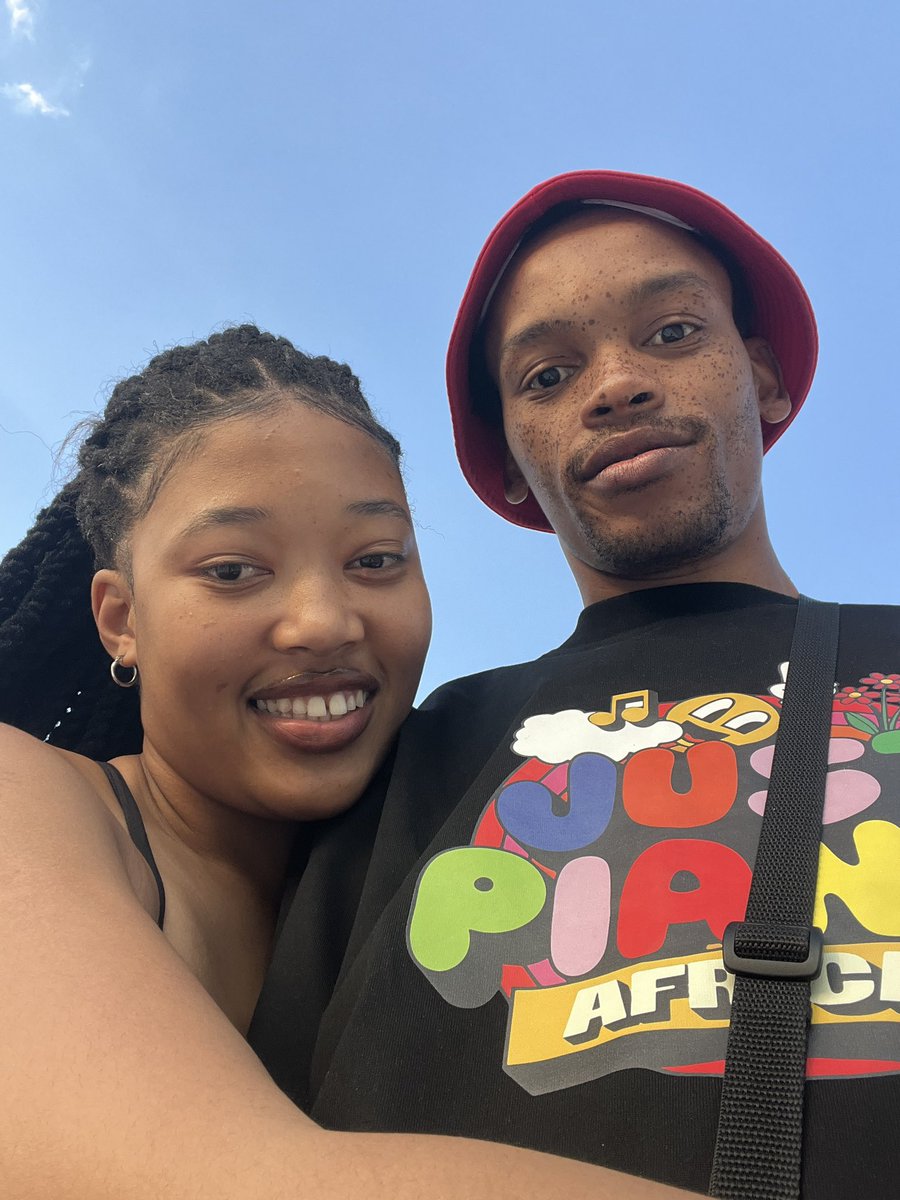 Amahashi_'s tweet photo. My goat went a got a woman that looks exactly like his Ex-Wife, I’m crying 😭😭😭😭😭😭 https://t.co/HcT7vDvksj