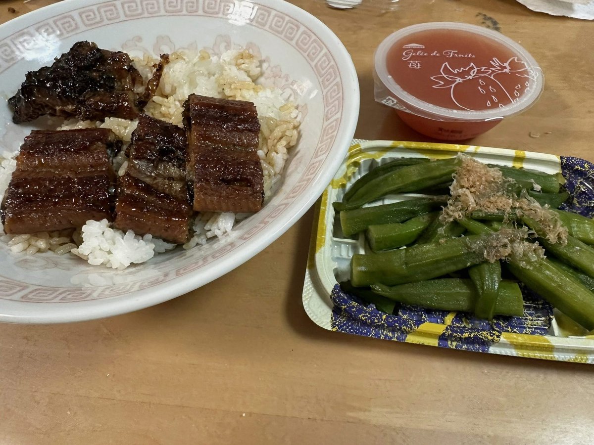 maxyme_grd's tweet photo. 障害福祉サービス等報酬改定検討会議の障害児に関する資料読んでるんだけど、障害児向けの「基礎」「実践」「リーダー」「コア」研修を受けたうえで、さらに強度行動障害の「基礎」「実践」「中核的人材」まで受けろって読めるんだけど、本気でこの構想を行ってるの？？？ https://t.co/3J9USYRr9j