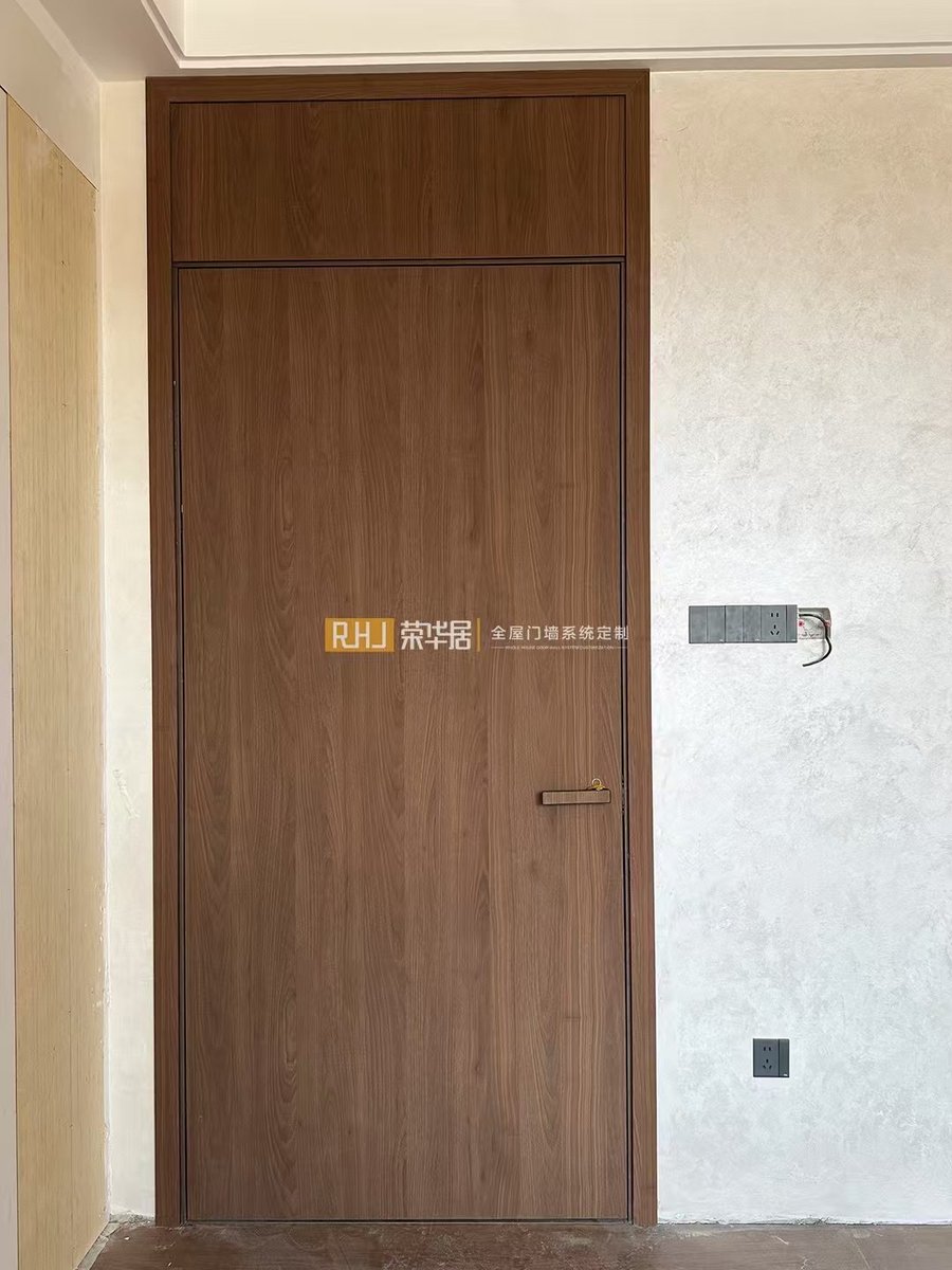 ki27673267's tweet photo. [Before approaching the room, I noticed a loud snarl!] https://t.co/W6amW7Nff3