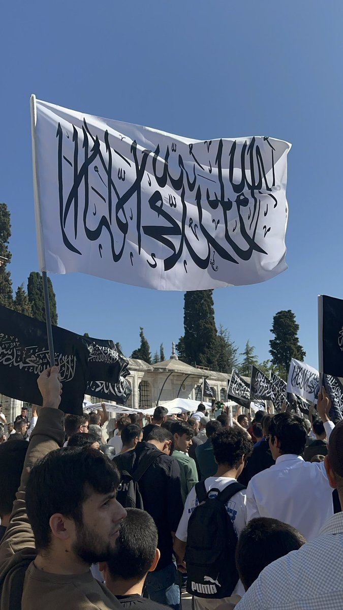 rmznayd37's tweet photo. #GazzeninVebali ni orduları gasıp Yahudi varlığına hareket ettirmedikçe yöneticilerin üzerinde olacaktır, o #gazze li mazlumların ahı sizi hiç mi korkutmuyor.. https://t.co/uxWFNEuQf5